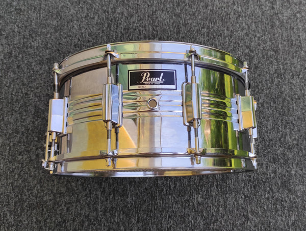 Pearl Deluxe Metal 4414 snare drum